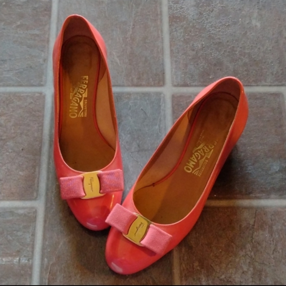 Salvatore Ferragamo coral Vera block heel Classic pump size 6.5